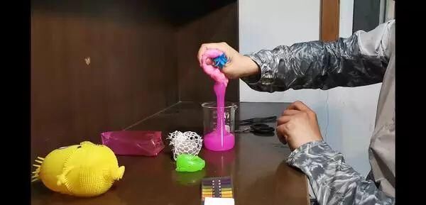 郑州一岁半男童咬破玩具被紧急送医…这些“三无”玩具,别买!